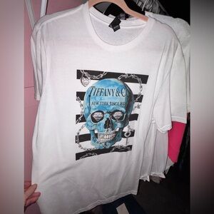 District White Crewneck Tee with “designer dupe skull head” size small NWT❤️